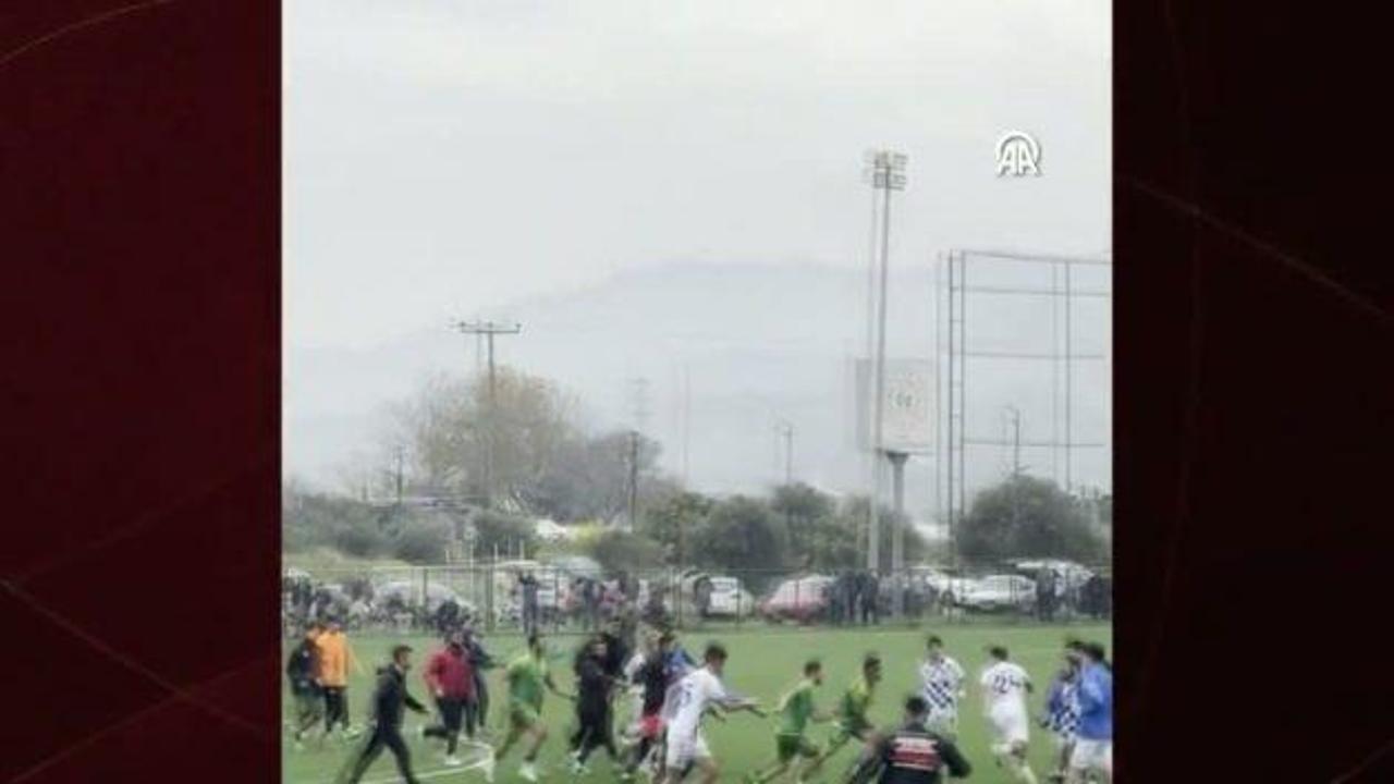 Aydın'da futbolcular maçı bırakıp tekme tokat kavga etti