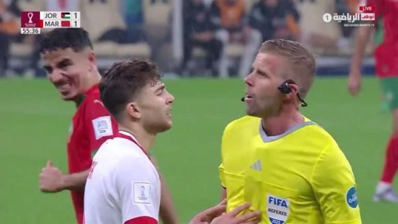 İsveçli hakemden Ürdünlü oyuncuya: ''Vallahi faul var''