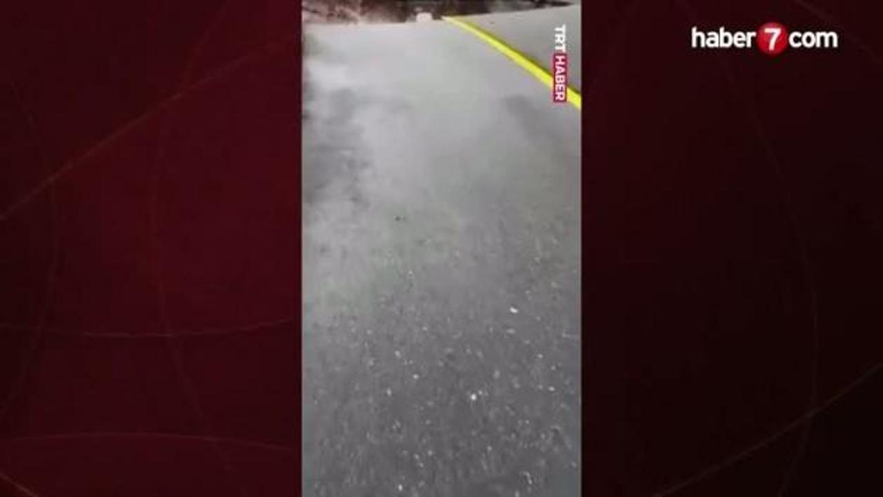 Birleşik Arap Emirlikleri’nde şiddetli sağanağın etkisiyle yol çöktü!