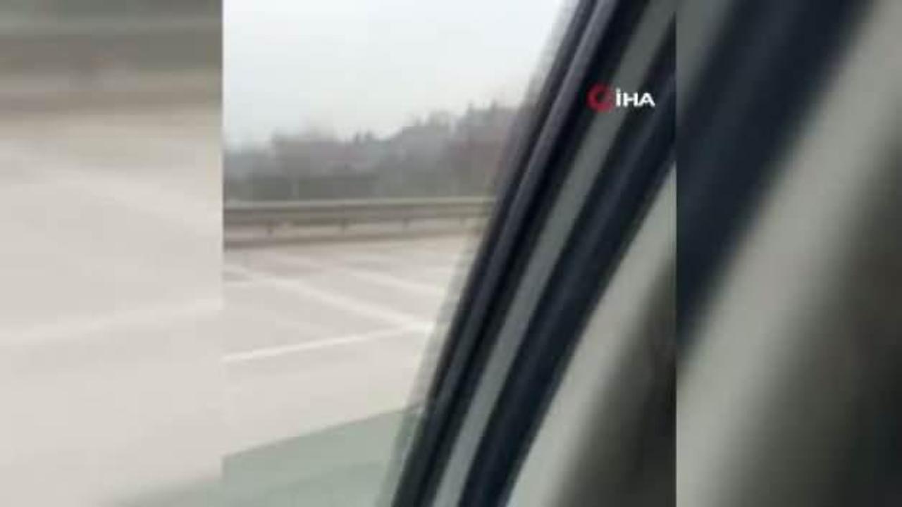 Meclis üyesini sıkıştırıp, aracı yumrukladı! O anlar kamerada