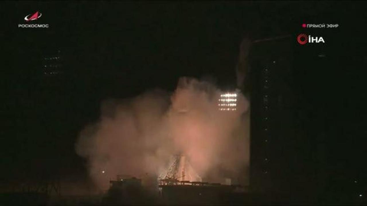 Rusya, İran’a ait 3 uydu taşıyan Soyuz-2 roketini yörüngeye fırlattı