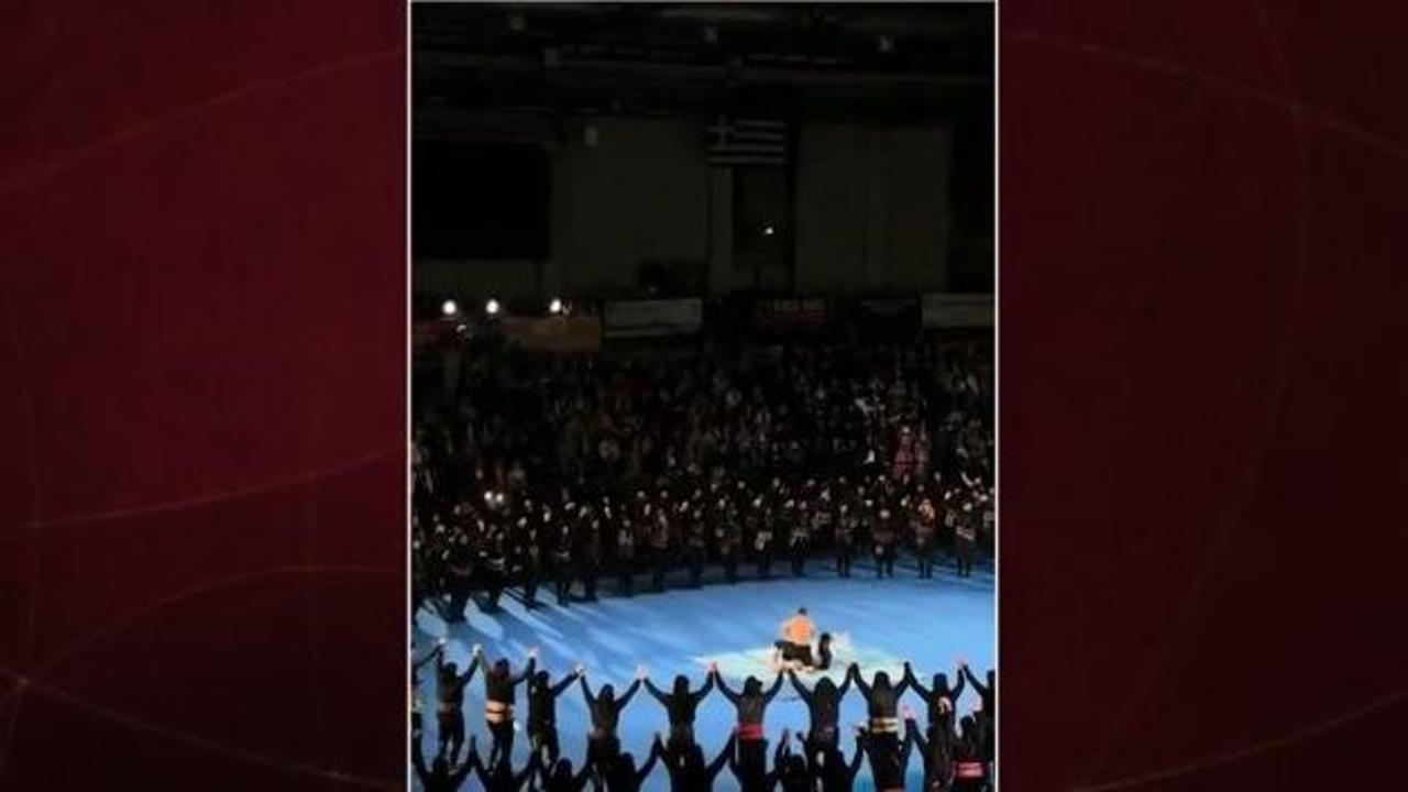 Komşu iyice sınırları zorluyor! Hem kemence çaldılar hemde kispet giydiler