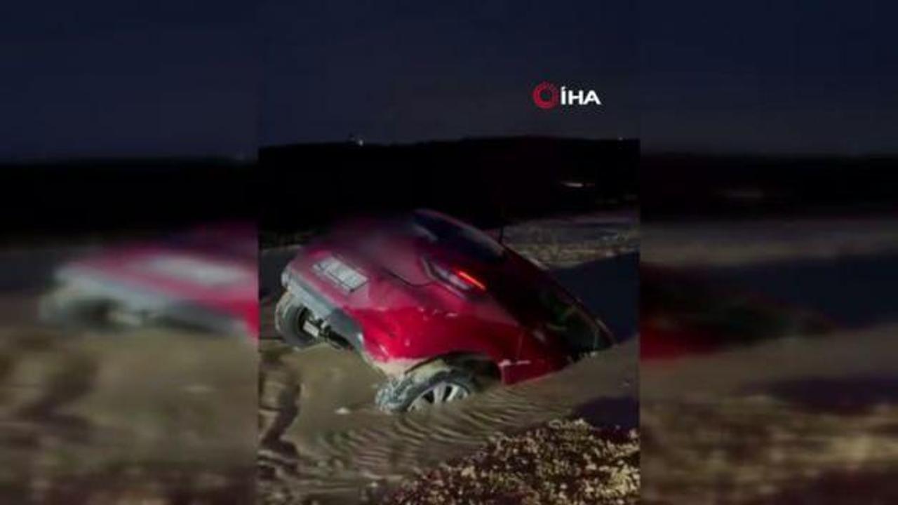 Bursa'da korkunç ihmal! Sürücü bataklığa gömülmekten son anda kurtuldu