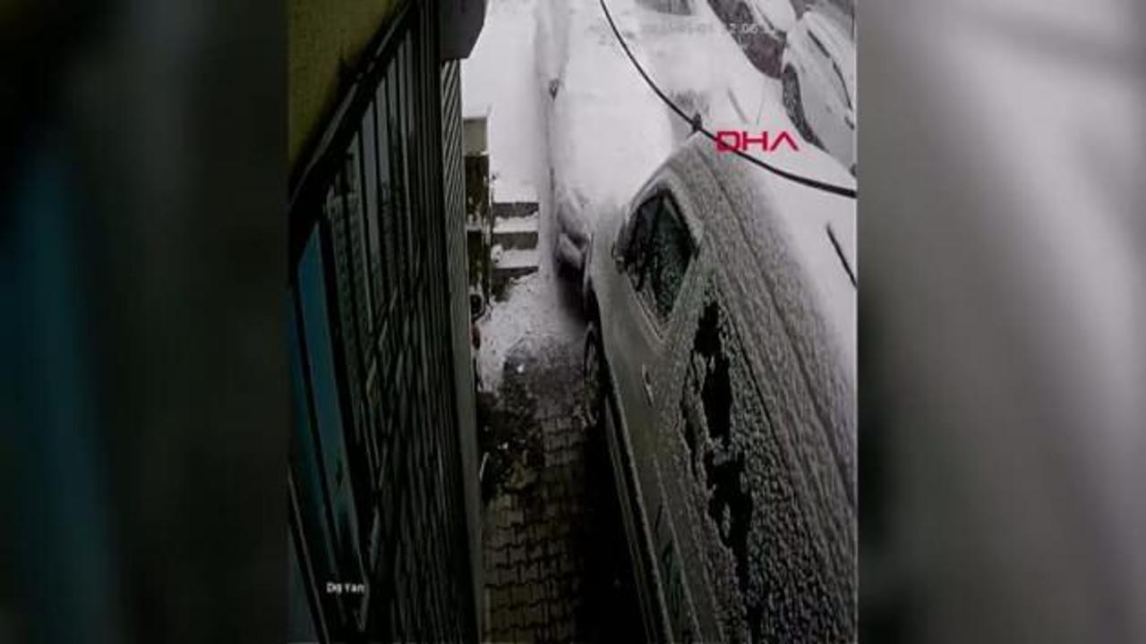 Otomobilin altında kalmaktan kıl payı kurtuldu!