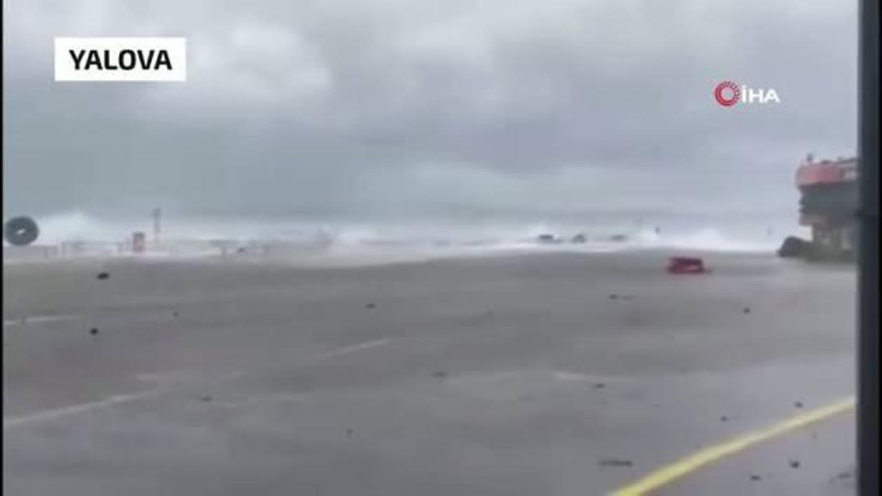 Yalova’daki fırtınadan çarpıcı görüntüler