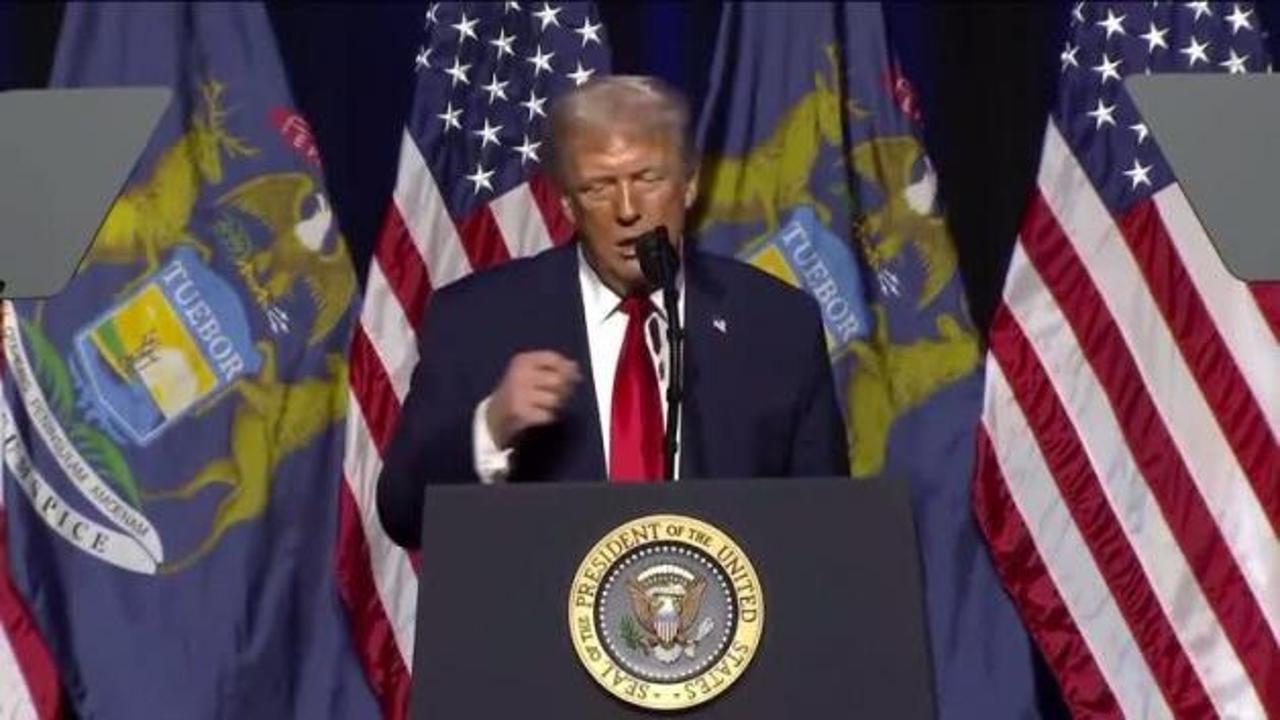 Donald Trump eski ABD Başkanı Biden'ın taklidini yaptı