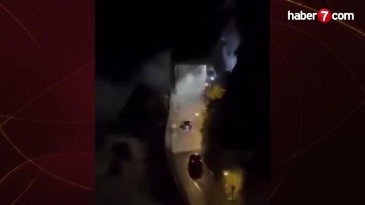 İtalya'nın Calabria bölgesinde fırtına ve dev dalgalar araçları sürükledi