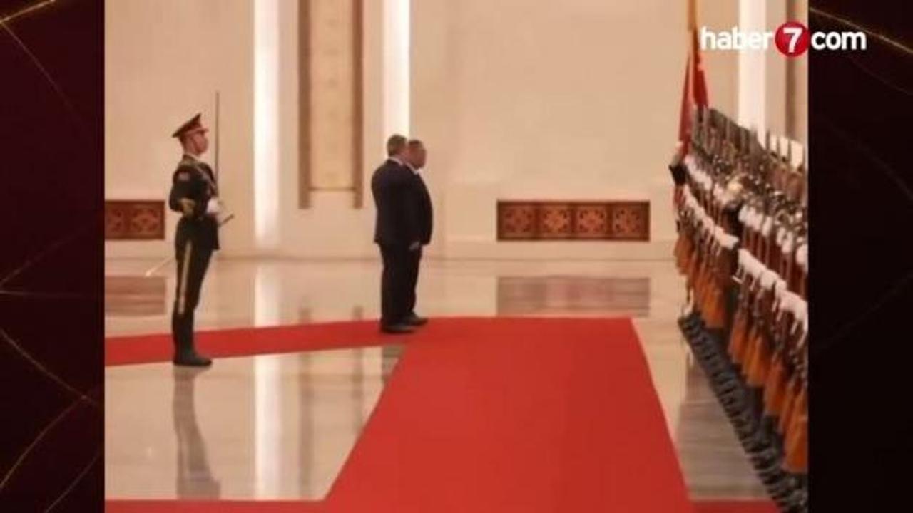 İngiltere Başbakanı Starmer'in Çin'de "hizaya" sokulduğu anlar