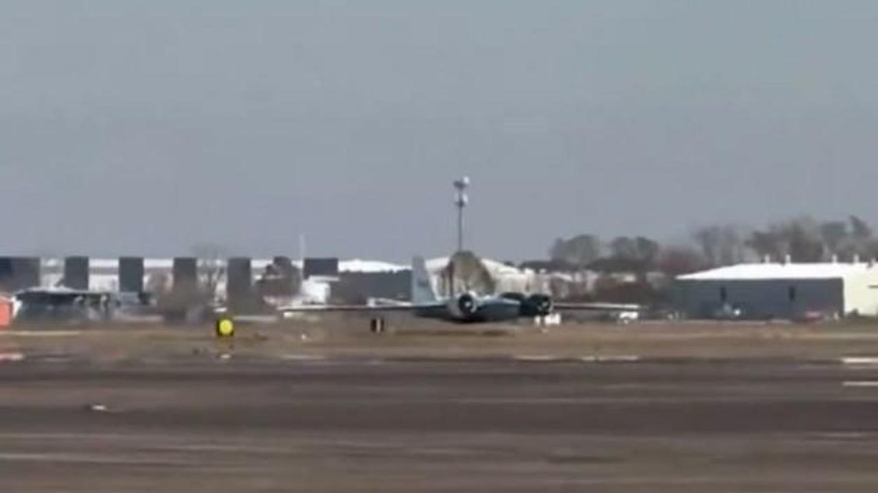 NASA uçağının iniş takımları açılmadı! Gövde üzerine iniş yaptı