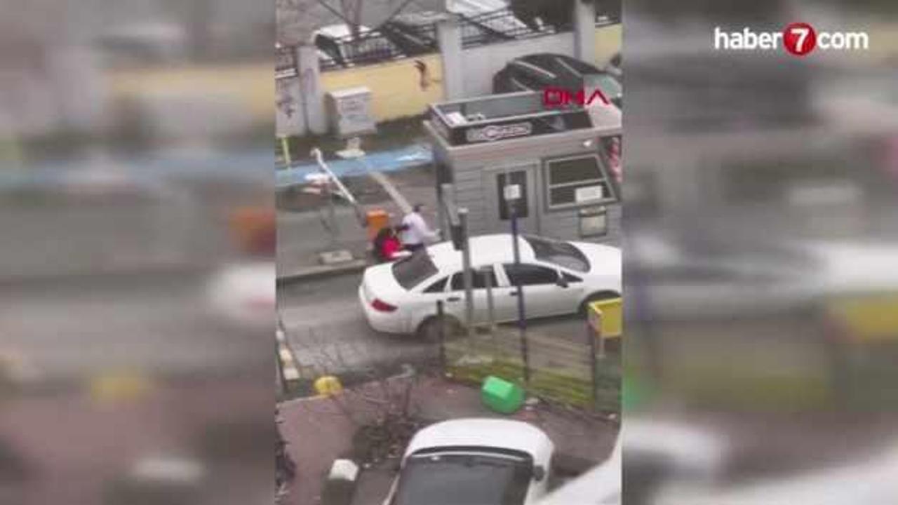 Kadıköy'de trafik magandası dehşeti: Aynayı kırıp aracın üzerine fırlattı