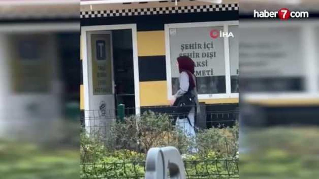 Taksi bulamayınca durağı böyle dağıttı, görenler şoka girdi