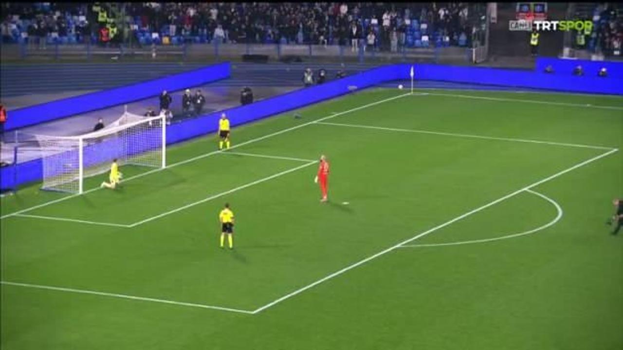 Napoli kalecisi Vanja Milinkovic Savic'in kullandığı "inanılmaz penaltı" viral oldu