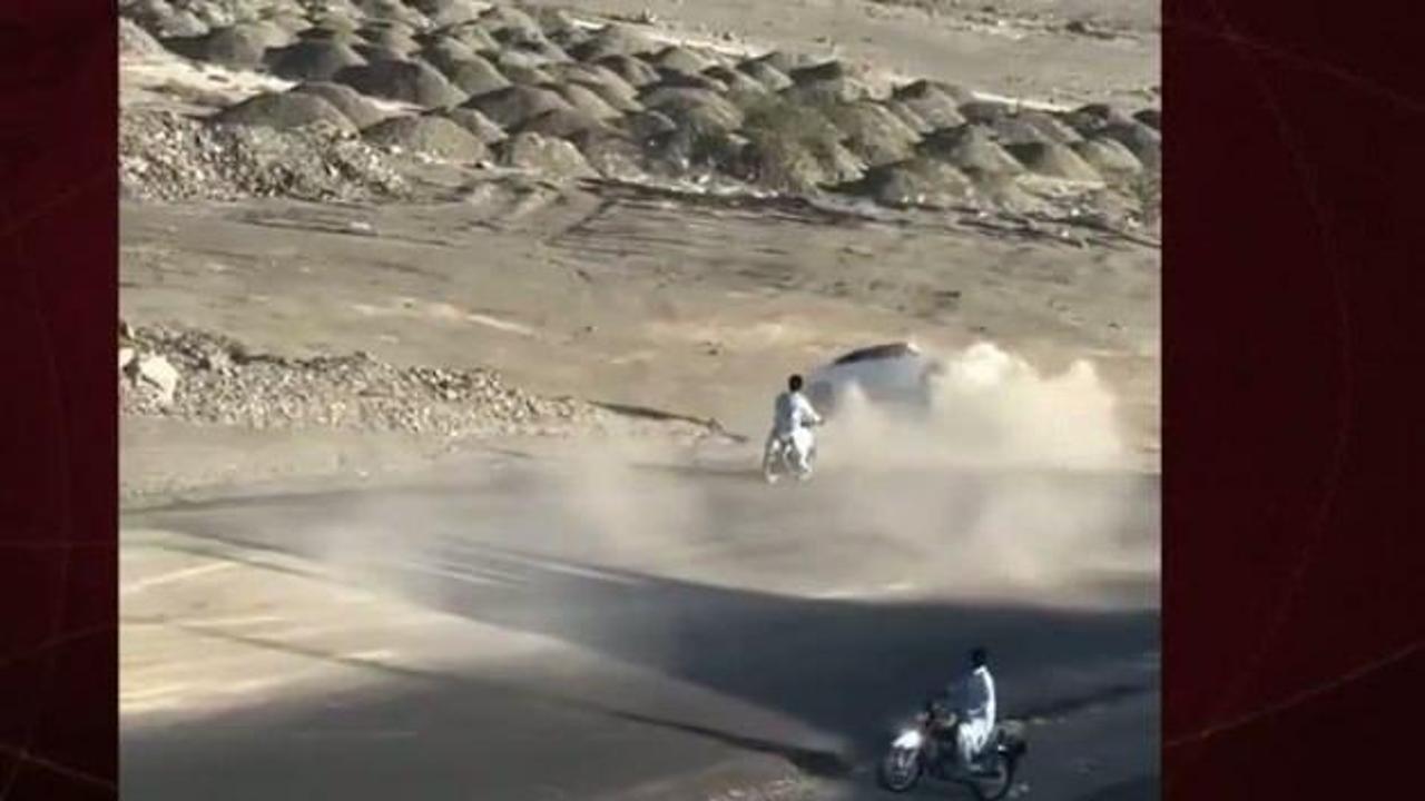 Pakistan hız denemesi yapan 4 arkadaşın eğlencesi faciayla son buldu