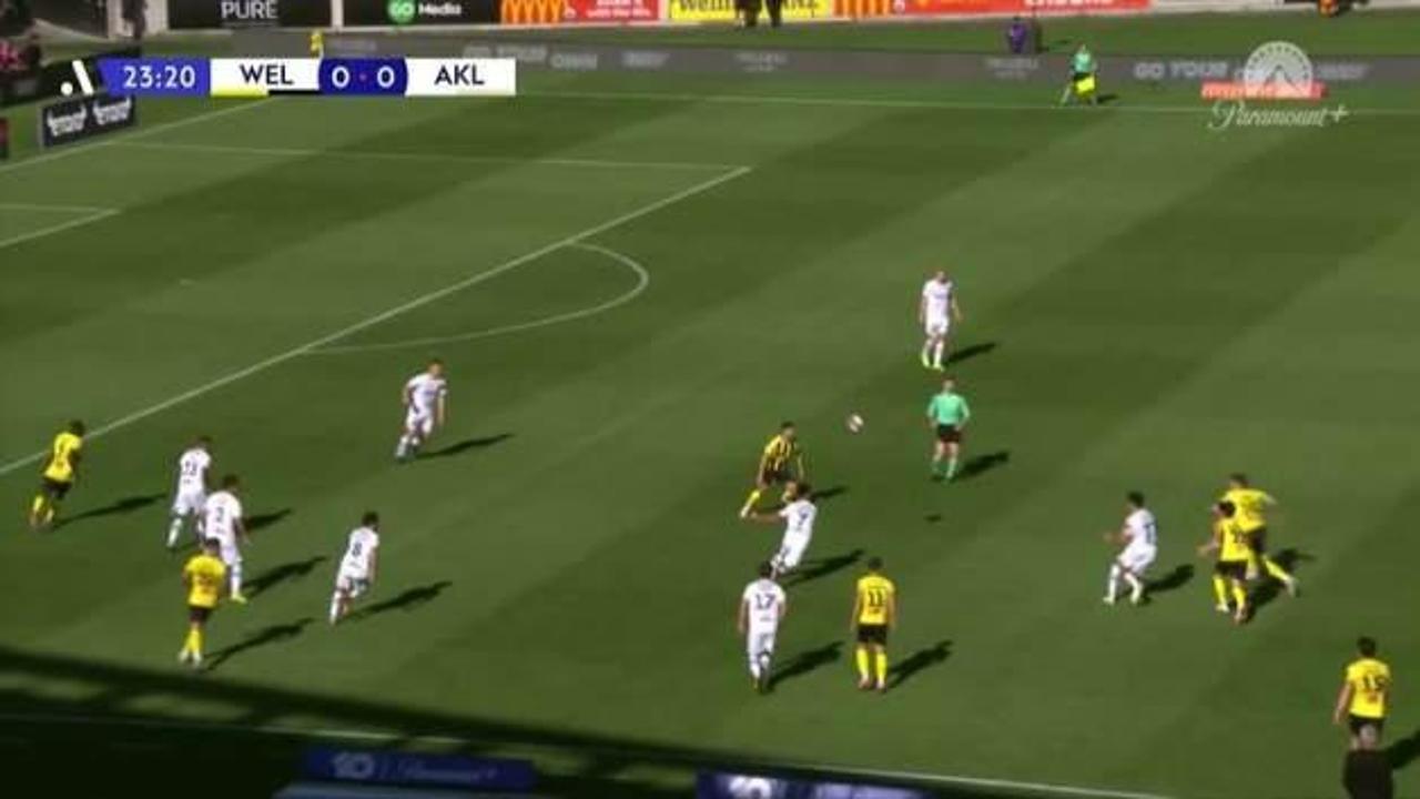 Görüntüler Avustralya'dan: Kalecinin talihsiz anları viral oldu