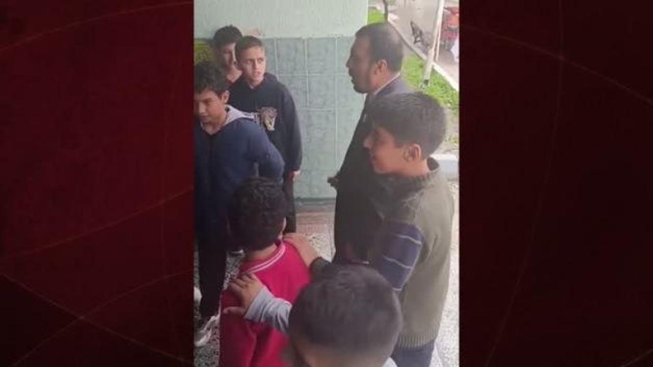 Köy okulu öğretmeni Davinson Sanchez'in golünü böyle anons etti