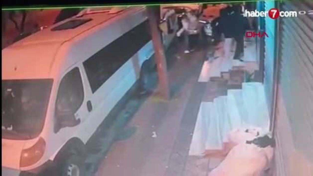 Sultangazi'de apartman önünde bekleyen 2 çocuğa bıçaklı saldırı kamerada