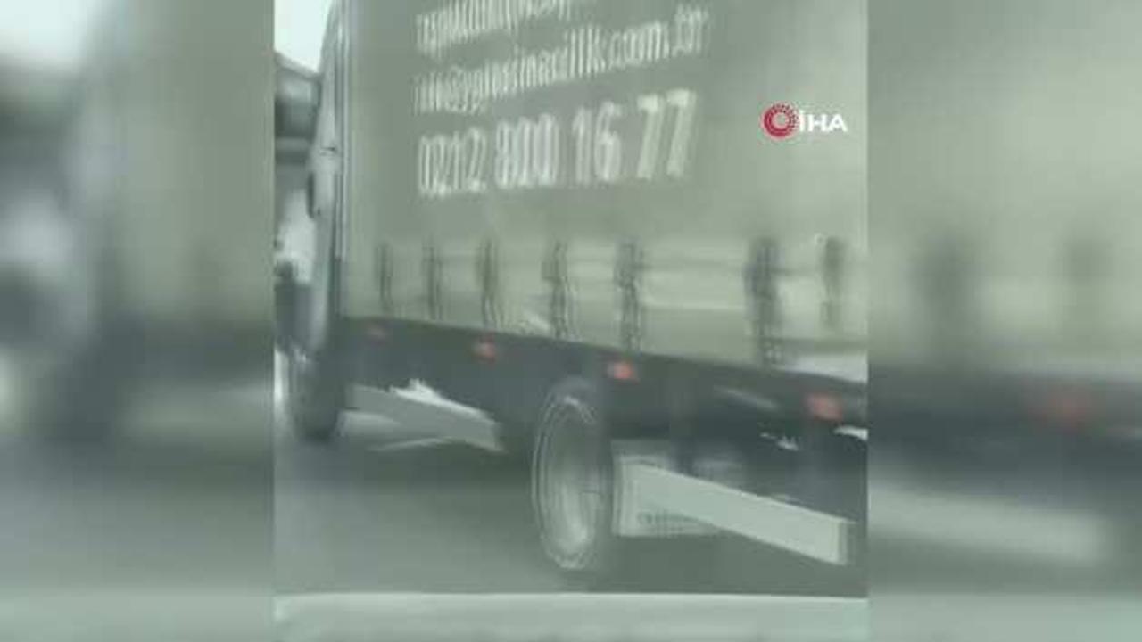 E5’de küfürler savurup kovaladığı sürücünün yolunu kesti, arabasını böyle yumrukladı