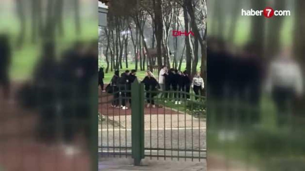 Kağıthane'de lise öğrencilerinin tekmeli yumruklu kavgası kamerada