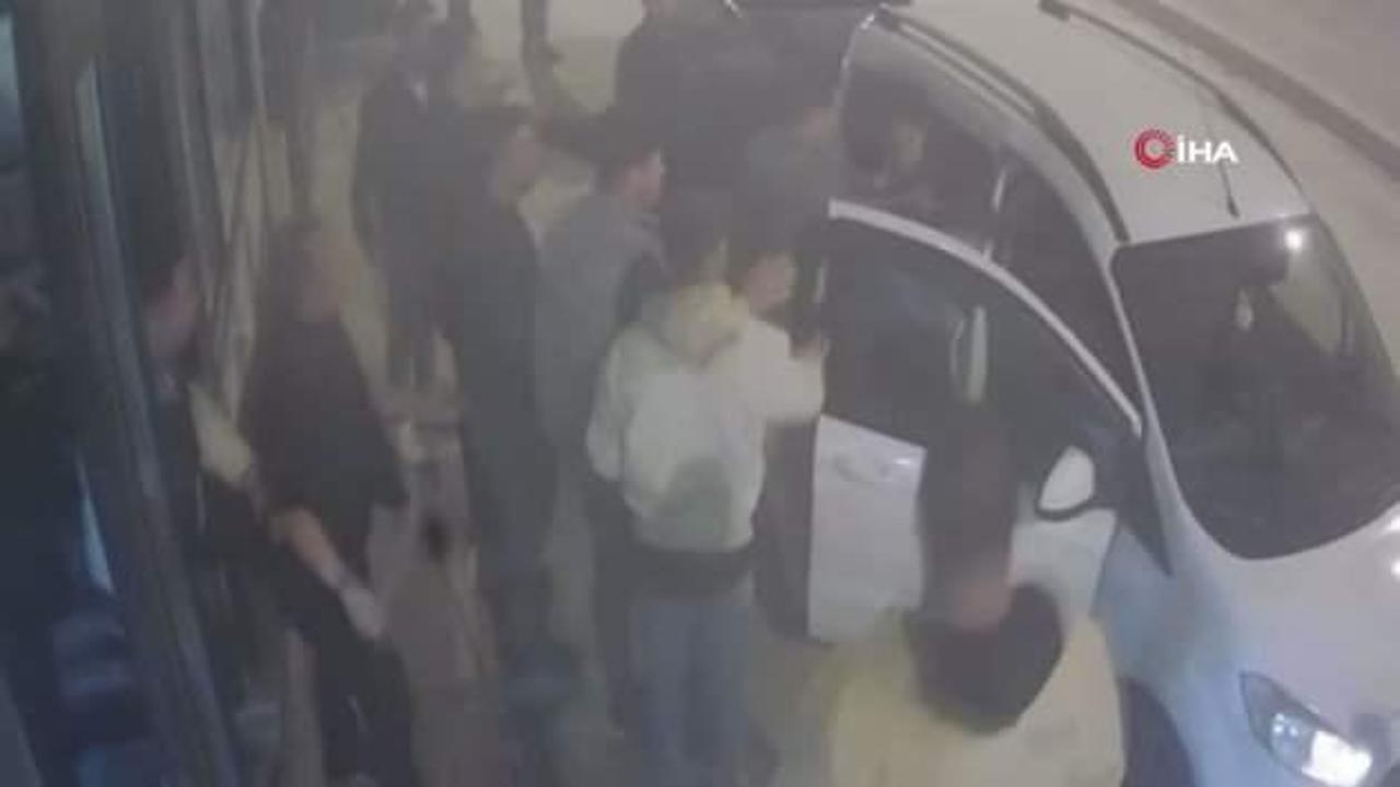 Kafedeki dehşet anları kamerada: Ayırmaya çalıştığı kavgada can verdi