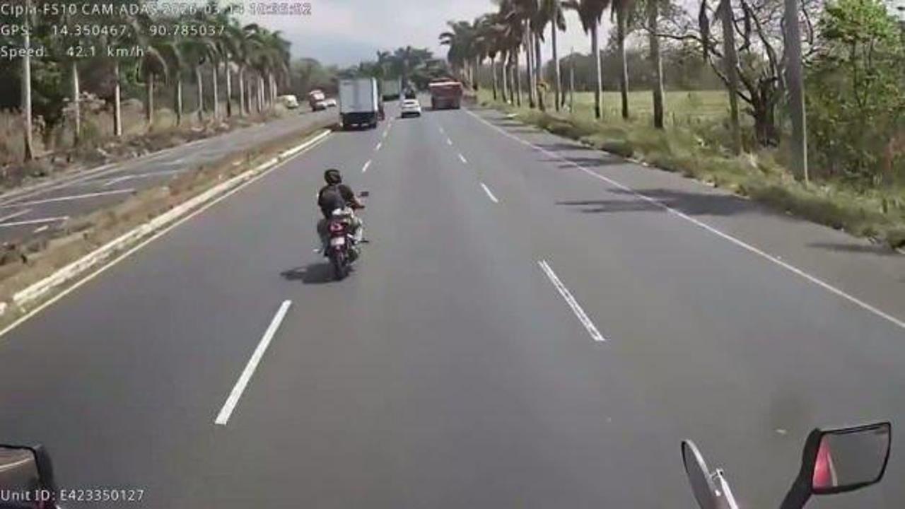 Guatemala'da feci kaza! Karşı şeride geçen tır araçları biçti, 3 ölü