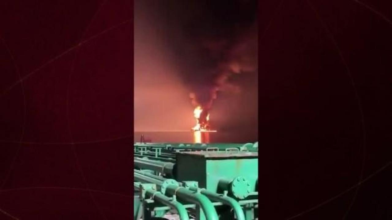 ABD'ye ait bir petrol tankeri BAE açıklarında vuruldu