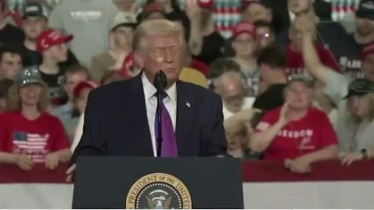 Trump’ın Kentucky’de düzenlediği mitingde fenalaşan seyirciye Türk Doktor Mehmet Öz müdahale etti