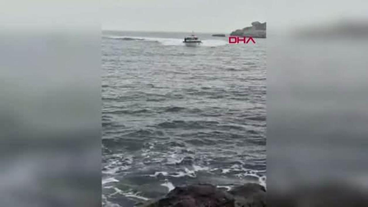 Denizde hareketsiz halde bulunan kadın hastaneye kaldırıldı