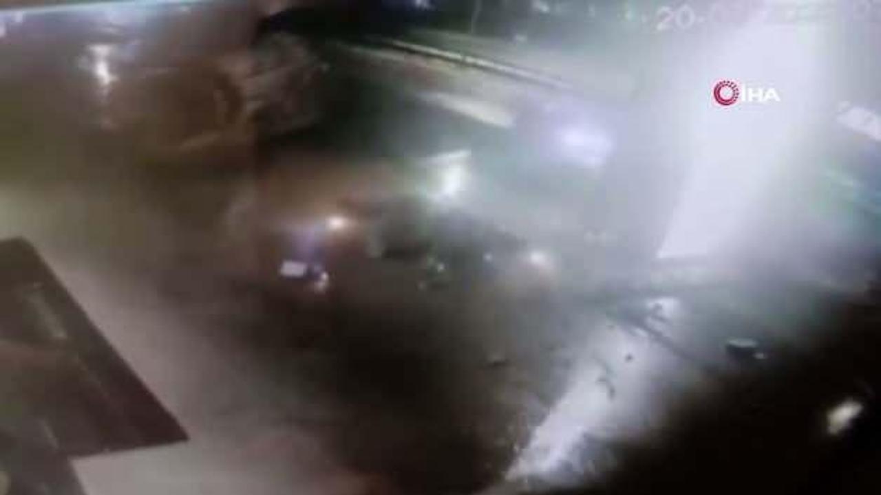 Bayram sabahı feci kaza! Reklam panosuna çarptı: 1 ölü, 2 yaralı