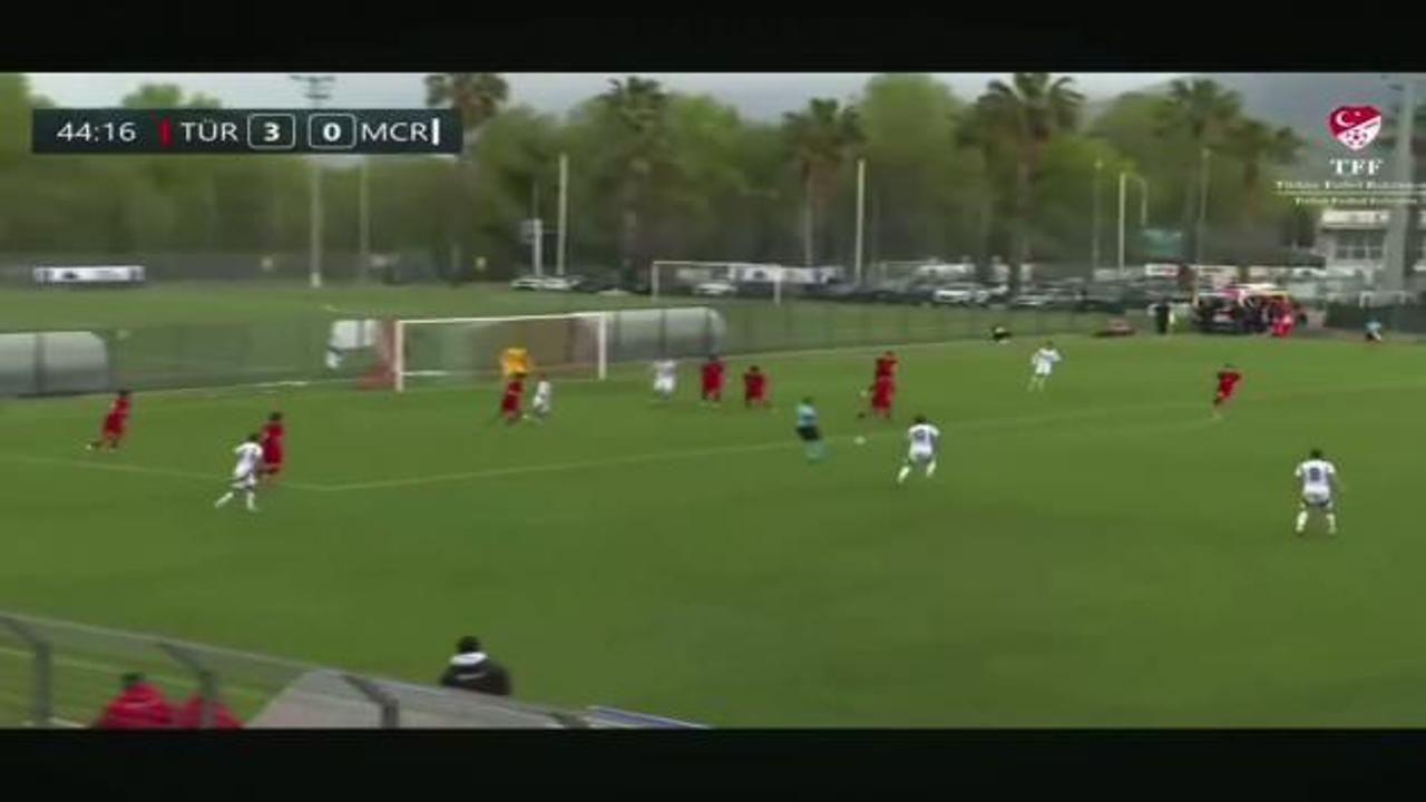 Süper Lig ekibinin 18 yaşındaki kalecisinin milli maçta yaptığı kurtarışlar gündem oldu