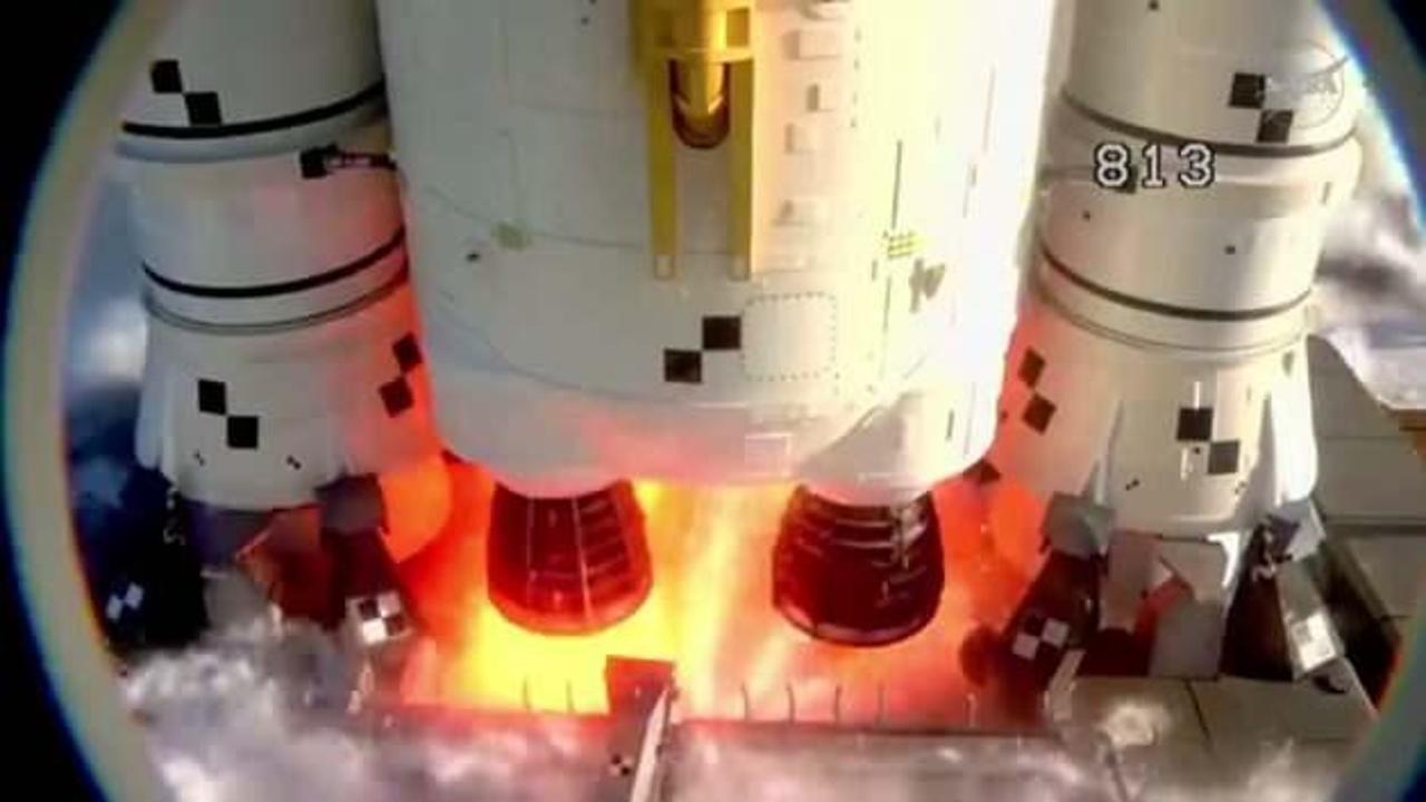 Tarihi uçuş başladı! NASA 50 yıl sonra Ay'a dönüyor