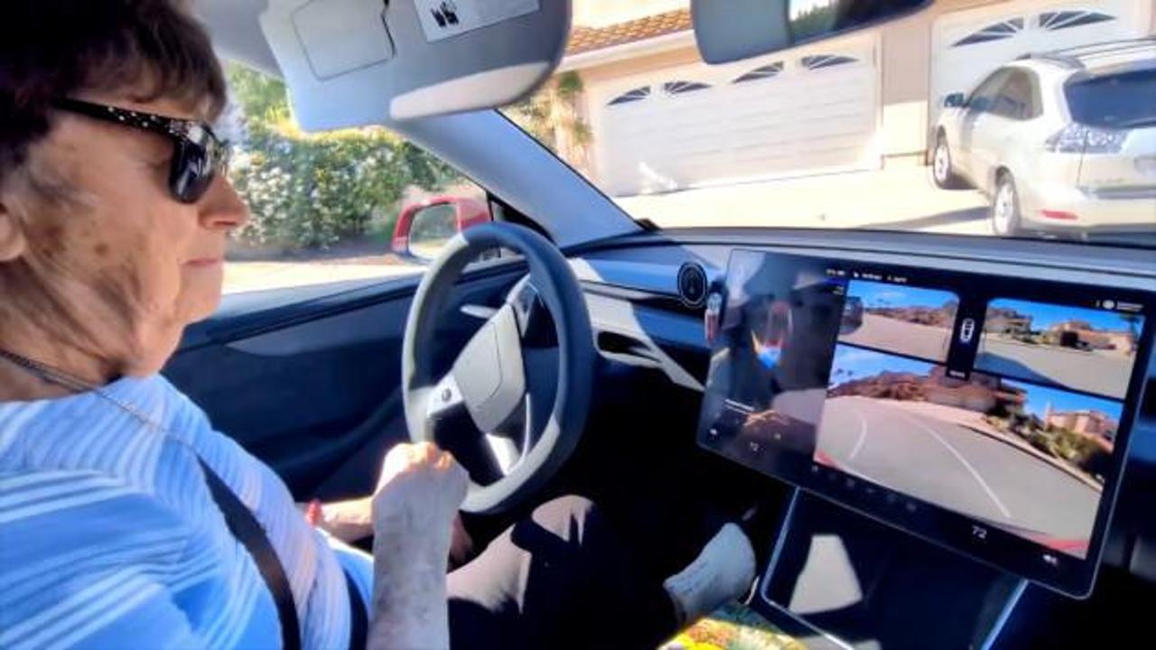 93 yaşında direksiyon salladı: Otonom araçla gelen özgürlük