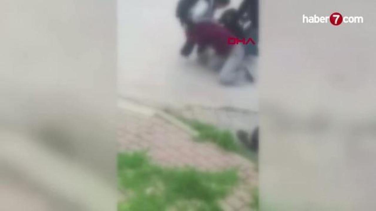 Bursa'da okul çıkışı dehşeti: Yere yatırdıkları kızı tekme tokat darbettiler