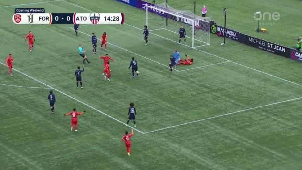 Futbolda yeni VAR sistemi ilk kez denendi!