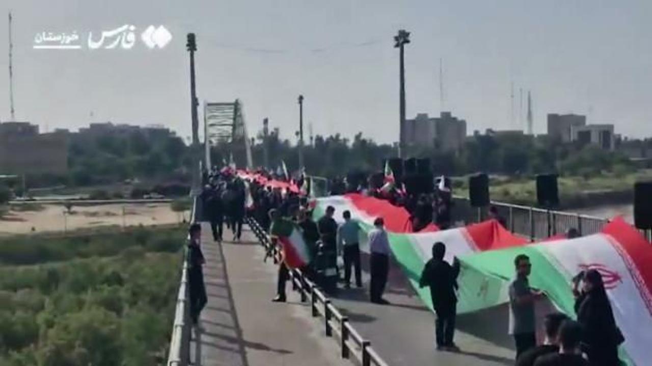 İran halkı nöbette: Köprü ve santrallerde insan zinciri