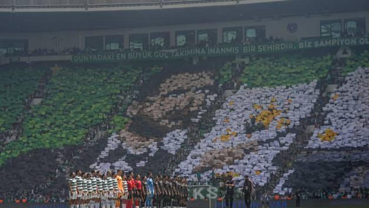 Bursaspor'dan gövde gösterisi! 2. Lig'de 40 bin kartonluk şampiyonluk koreografisi!