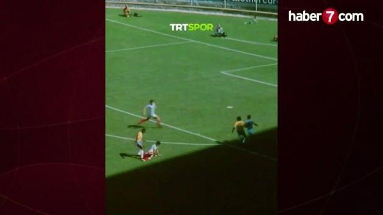 Futbol tutkunları geçmişe gitti! Brezilya efsanesi Pele'nin frikiği kamerada