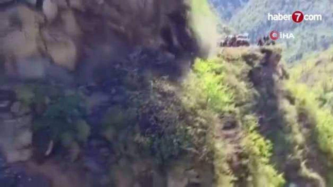 Hindistan'da dev kayanın çöküşü kamerada: Facianın eşiğinden dönüldü