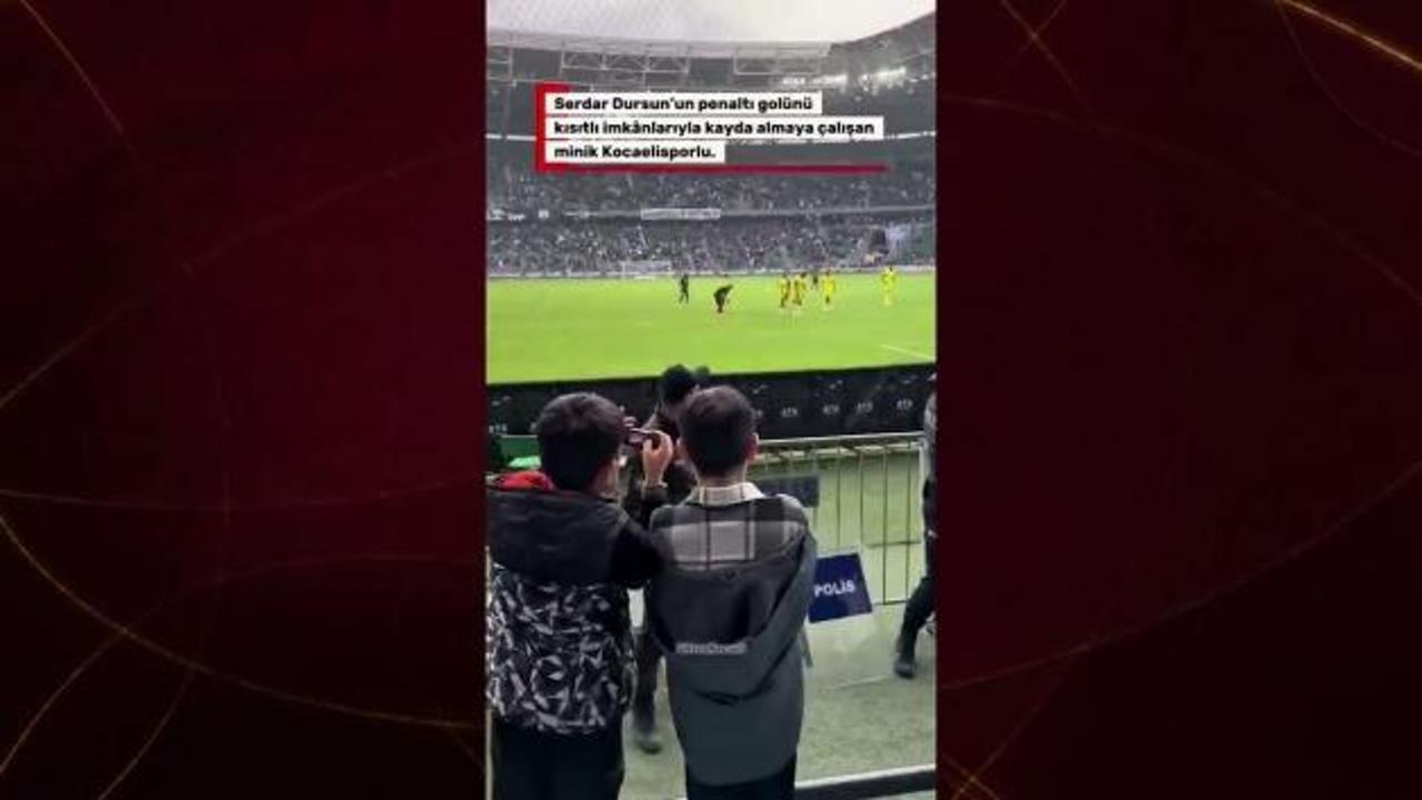 Kocaelisporlu minik taraftarın cep telefonunu gören Serdar Dursun'dan gönülleri kazanan hareket