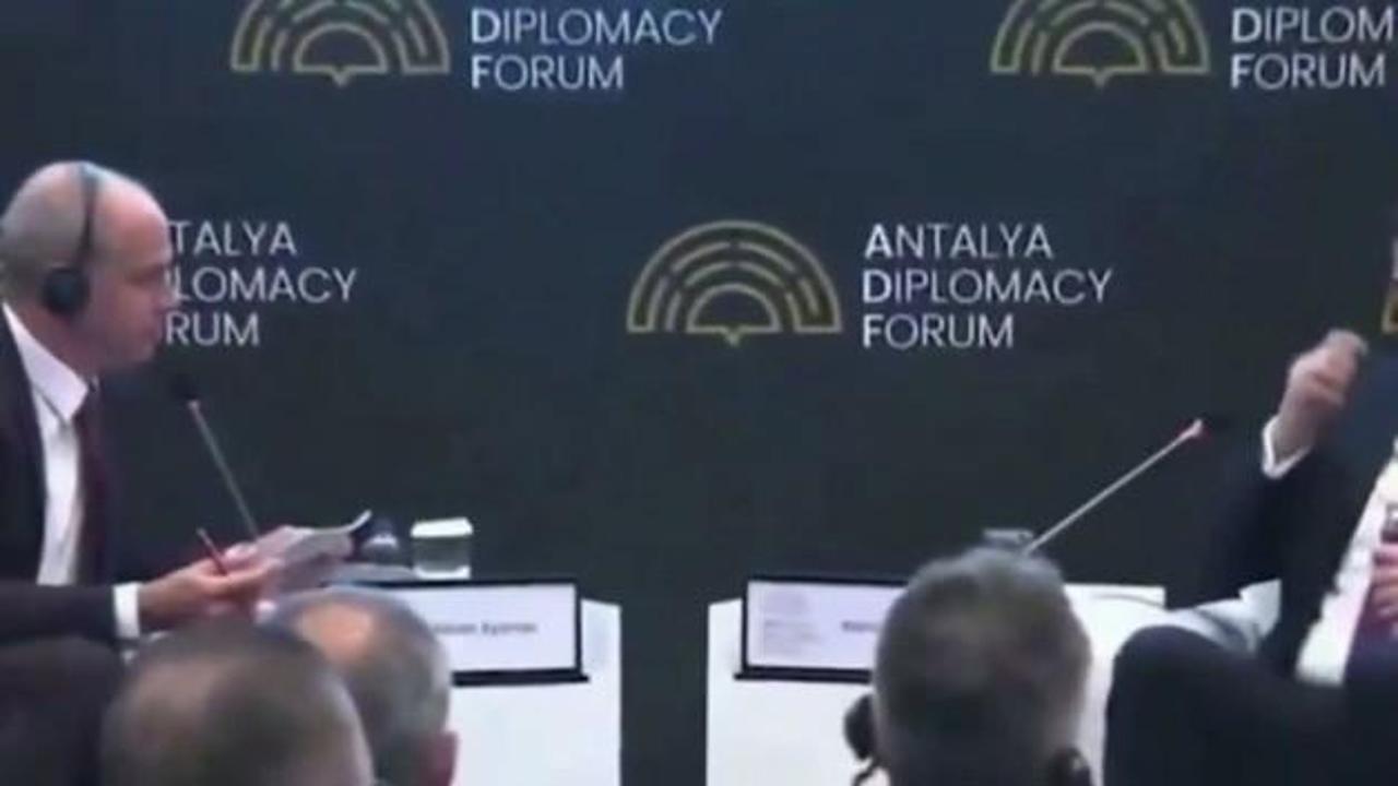 Şara'dan Antalya Diplomasi Forumu'nda 'şişe' göndermesi: İngiltere'den daha iyi