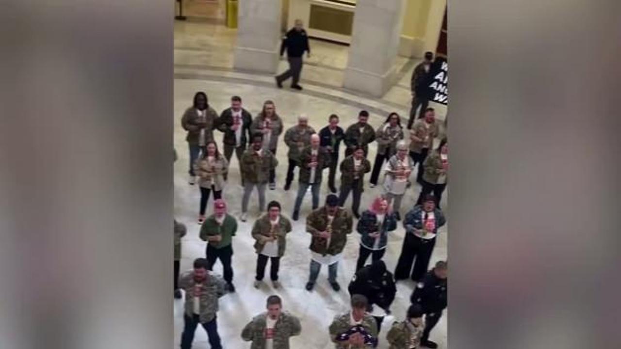 ABD kongresinde hareketli dakikalar: Savaş karşıtı gazilere gözaltı