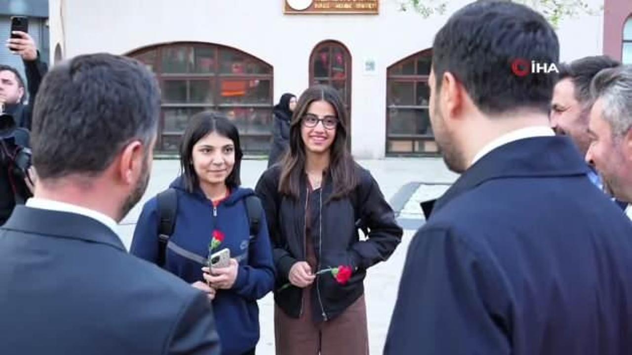 AK Parti İstanbul Milletvekilleri, cuma günleri sahaya inerek vatandaşlarla buluşuyor