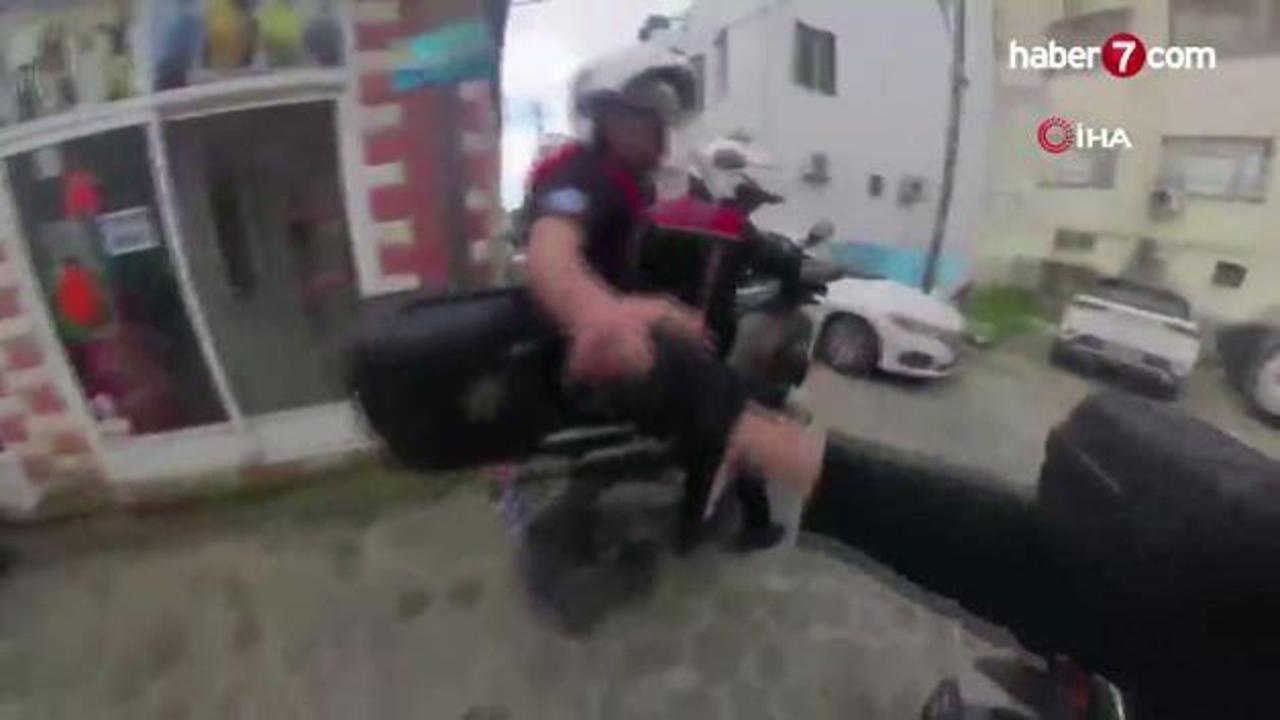 Boğazına şeker kaçan motorcuyu polis Heimlich manevrasıyla kurtardı