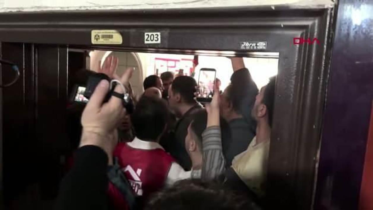 CHP'li gençlerden mezar taşlı eylem: 'Demokrasiye karşı' deyip istifa istediler