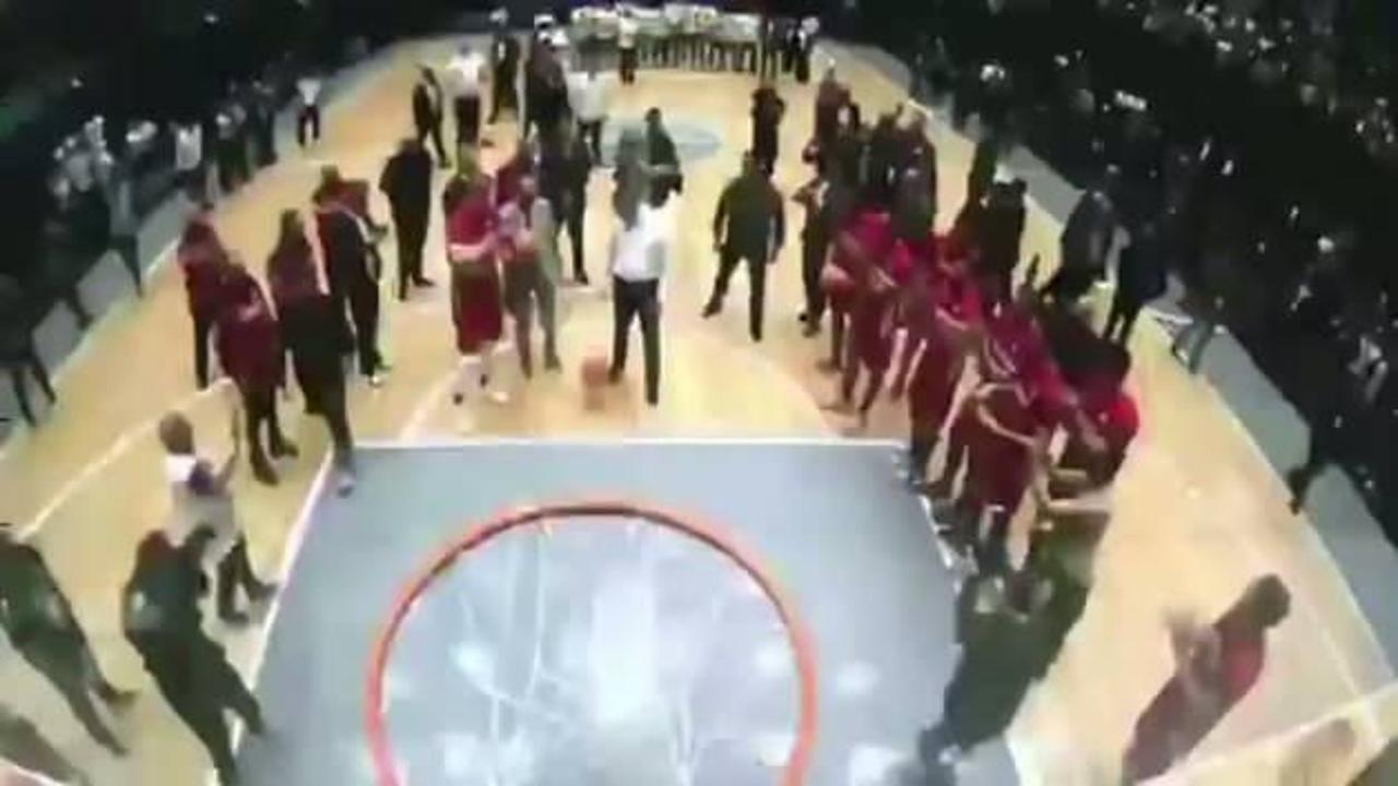 Cumhurbaşkanı Şara’nın basketbol oynadığı anlar kameralara yansıdı