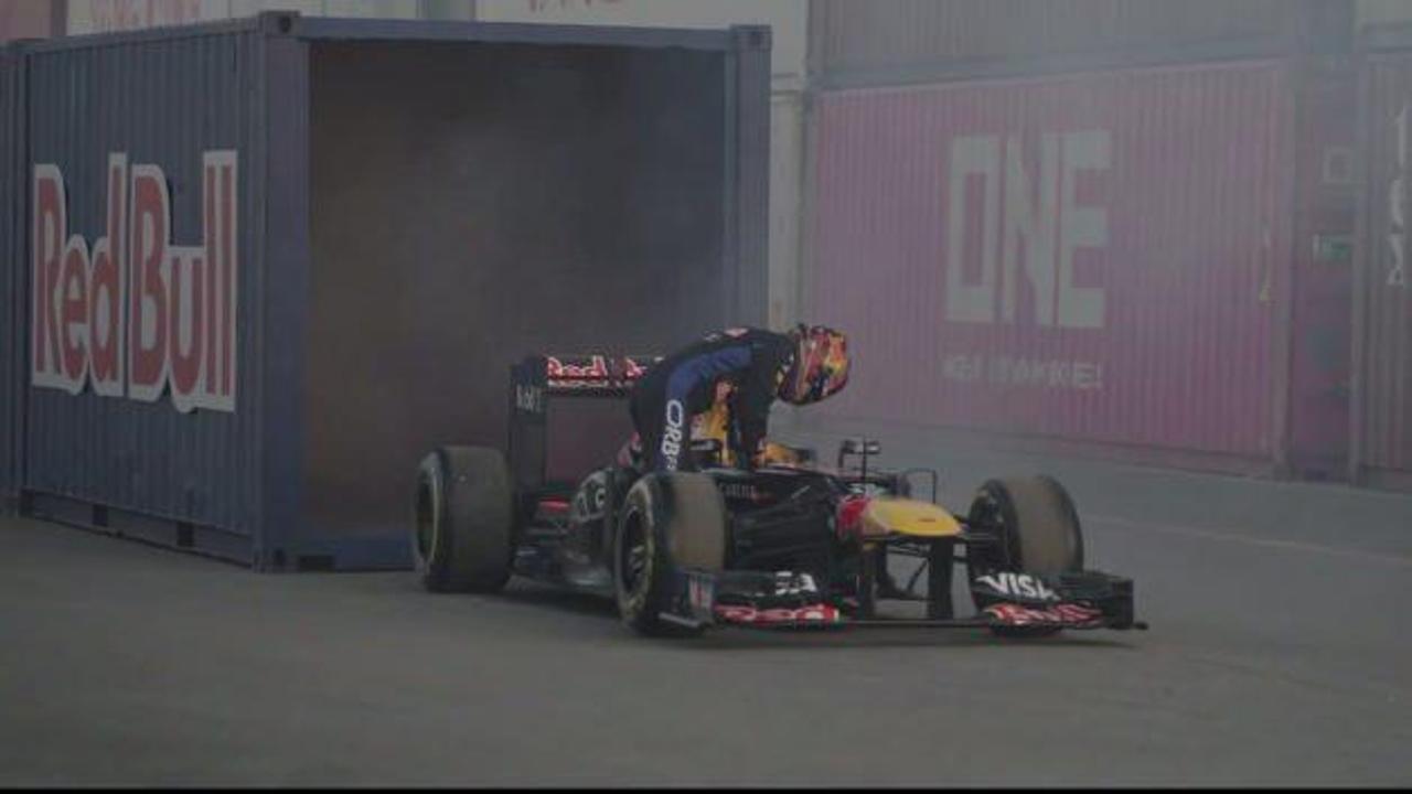 Red Bull Racing aracı 5 yıl sonra Türkiye'ye geldi! Boğazı turlayıp simit aldı