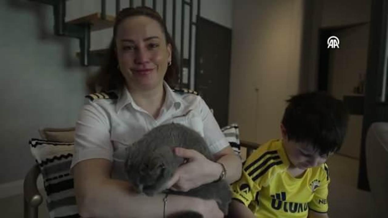 Gökyüzünün "pilot anneleri" özlemlerine rağmen görevlerini özveriyle yapıyor