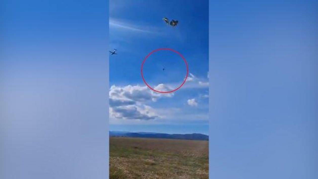 İtalya'da uçaktan paraşütle indirilmesi planlanan askeri araç yere çakıldı