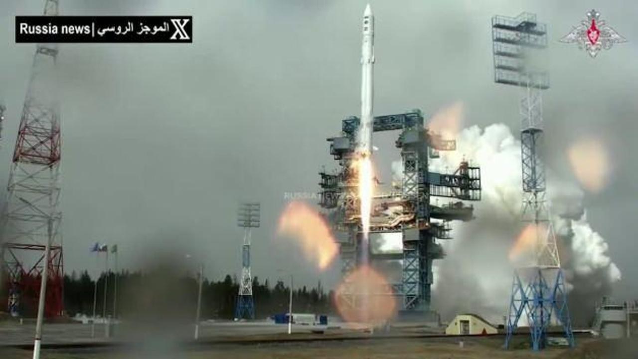 Rusya'dan uzayda ve sahada gövde gösterisi: Askeri uydu fırlatıldı, Ukrayna vuruldu