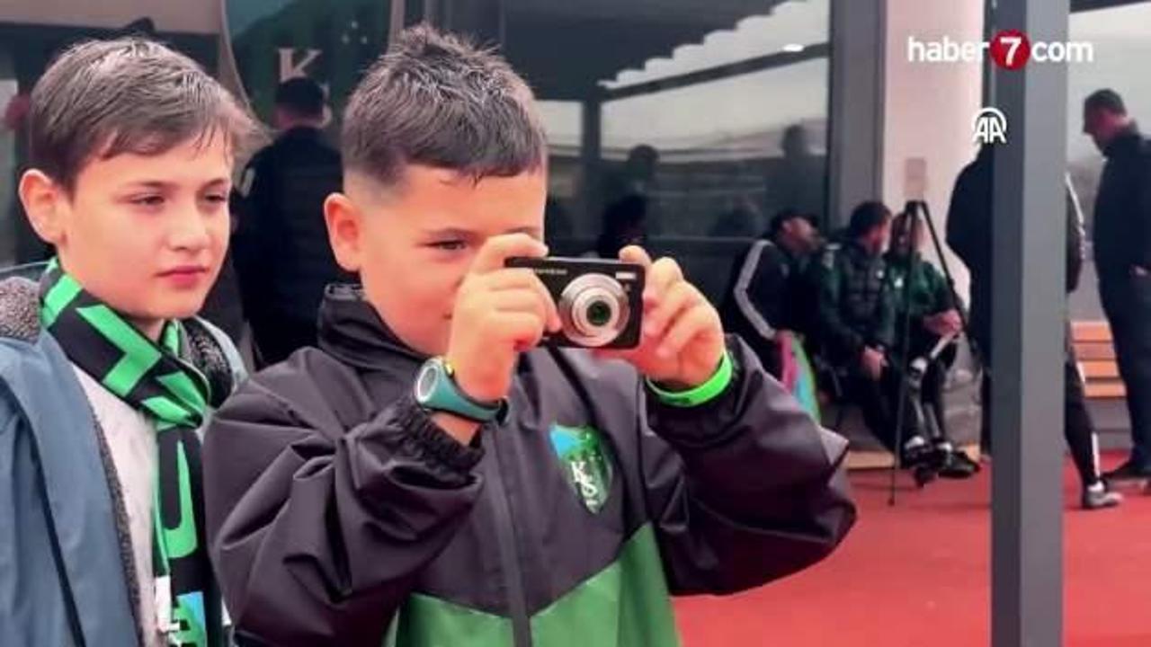 Serdar Dursun'dan takdir toplayan hareket! Tuşlu telefonla golünü çeken çocuğa hediye aldı