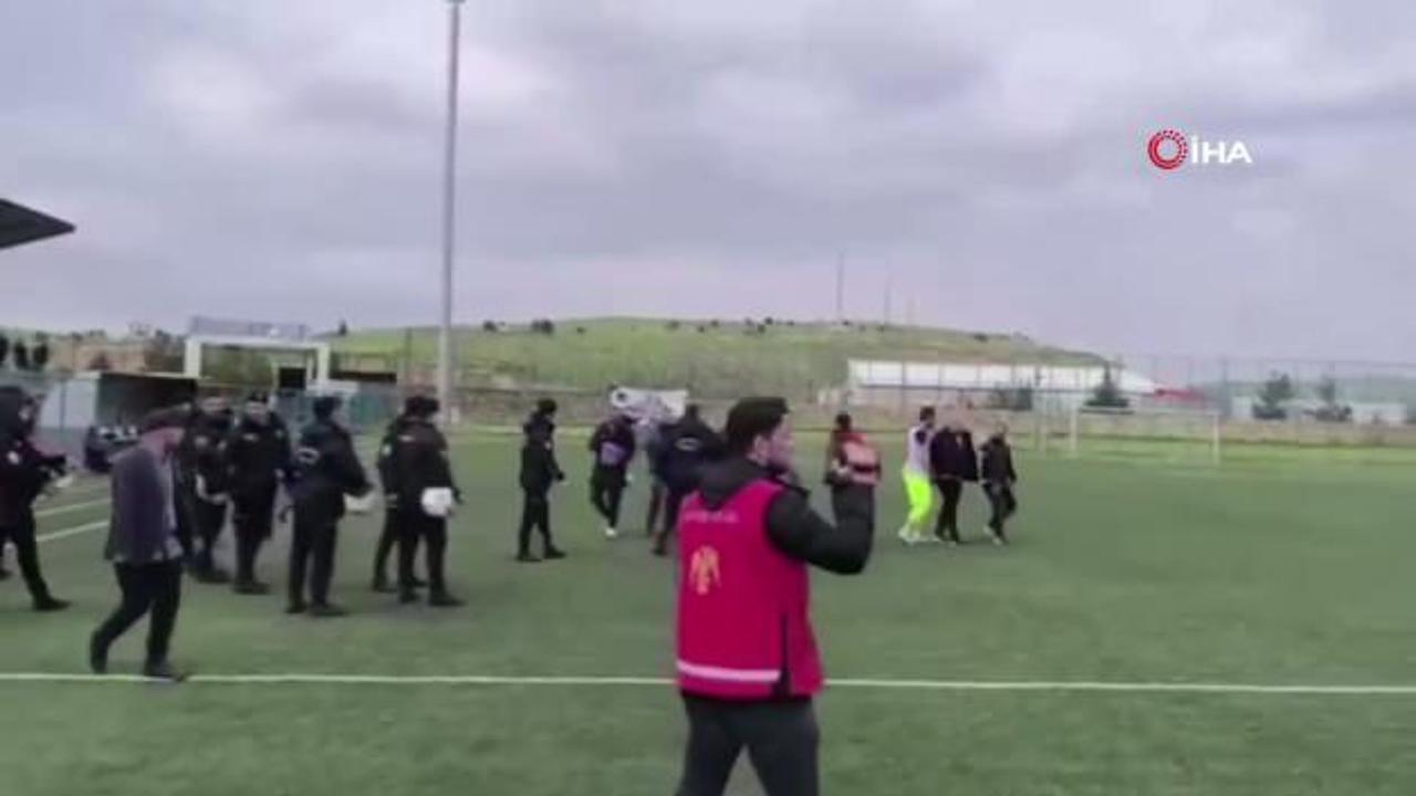 9 gollü maçın ardından saha savaş alanına döndü